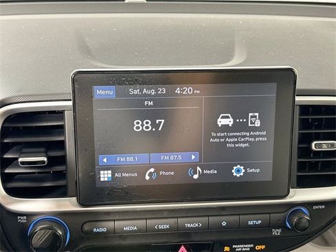 Used 2023 Hyundai Venue SEL image 12