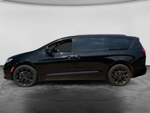 Used 2025 Chrysler Pacifica Limited FWD image 5