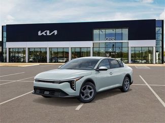 New 2025 Kia K4 LXS image 1