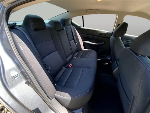 Used 2024 Nissan Altima 2.5 SV FWD image 19