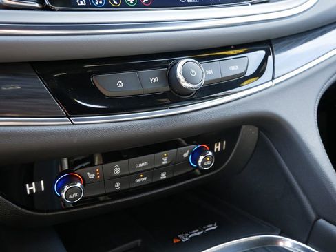 Used 2023 Buick Enclave Essence image 19