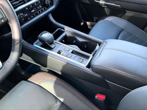 Used 2024 Nissan Pathfinder Platinum w/ Black Appearance Package image 15