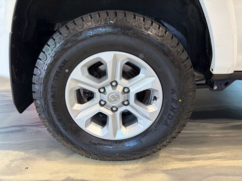 Used 2022 Toyota 4Runner SR5 Premium w/ Moonroof Package AWD/4WD image 30