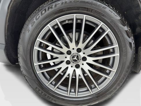 Used 2024 Mercedes-Benz GLC 300 4MATIC image 45