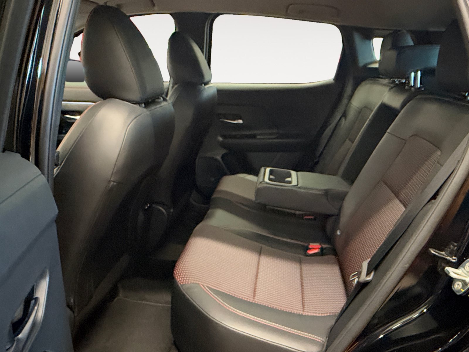 Used 2026 Nissan Kicks SR FWD image 23