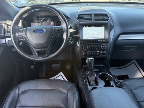 Used 2018 Ford Explorer XLT w/ Equipment Group 202A image 25
