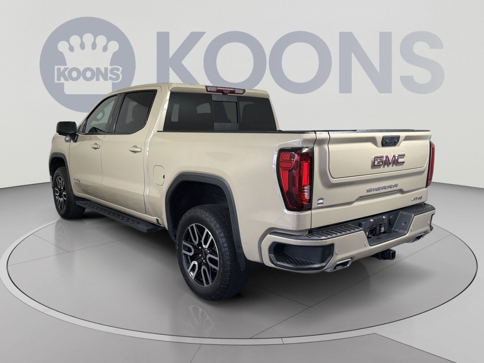 Used 2023 GMC Sierra 1500 AT4 w/ Technology Package AWD/4WD image 4
