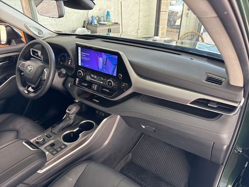 Used 2024 Toyota Highlander Platinum image 57
