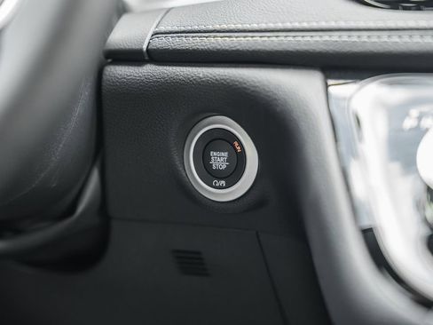 New 2025 Chrysler Pacifica Select image 22