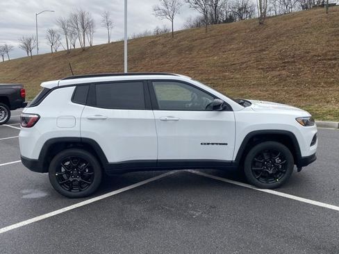 New 2026 Jeep Compass Latitude image 9