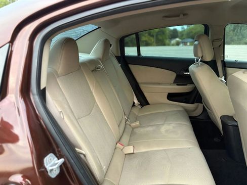 Used 2013 Chrysler 200 Touring image 18