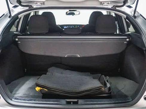 Certified 2021 Toyota Prius LE w/ Carpet Mat Package (TMS) image 27