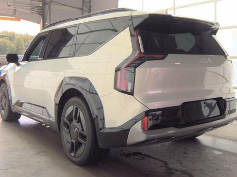 Certified 2024 Kia EV9 GT-Line AWD/4WD image 8