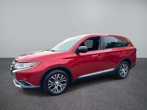 Used 2018 Mitsubishi Outlander ES image 1