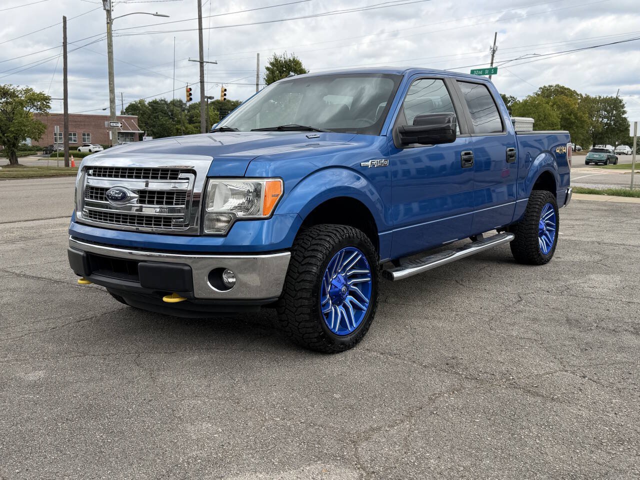 Used 2014 Ford F150 XLT w/ Equipment Group 302A Luxury AWD/4WD image 2