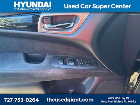 Used 2015 Nissan Pathfinder SV image 10