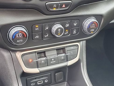 Used 2022 GMC Terrain Denali w/ LPO, Floor Liner Package AWD/4WD image 28