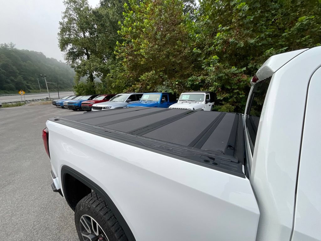 Used 2024 GMC Sierra 1500 AT4 w/ Technology Package AWD/4WD image 8