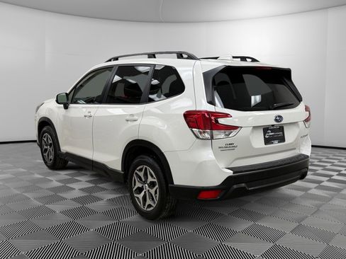 Used 2023 Subaru Forester Premium image 3