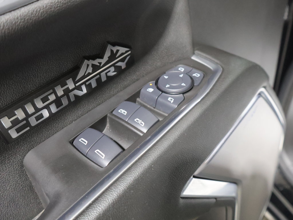 Used 2025 Chevrolet Silverado 1500 High Country w/ Midnight Edition AWD/4WD image 15