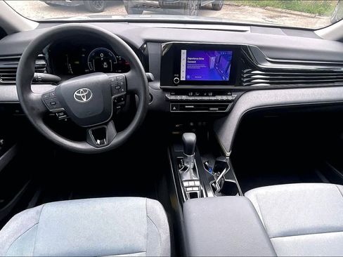 Used 2025 Toyota Camry LE w/ Convenience Package FWD image 15