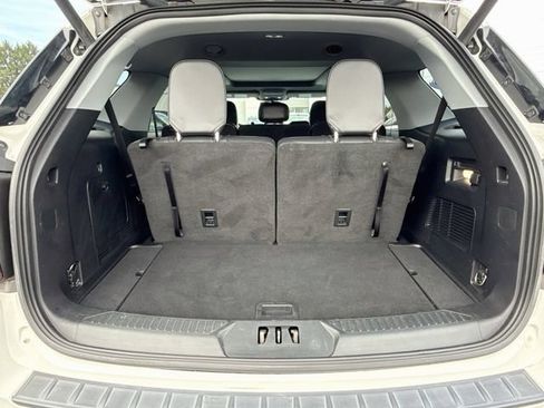 Certified 2022 Ford Explorer XLT w/ Equipment Group 202A AWD/4WD image 34