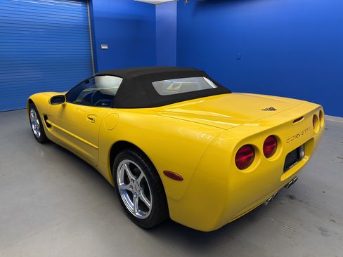 Used 2002 Chevrolet Corvette w/ Preferred Equipment Group2 image 5