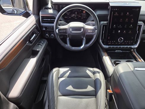 Used 2025 GMC Yukon XL Denali AWD/4WD image 30
