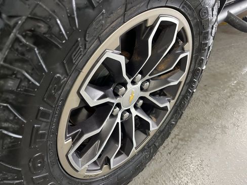 Used 2019 Chevrolet Colorado ZR2 image 12