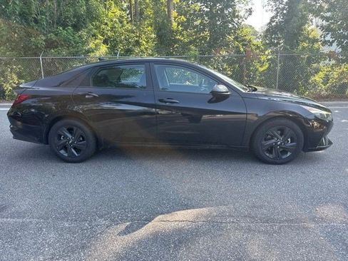 Used 2021 Hyundai Elantra SEL w/ Convenience Package FWD image 12