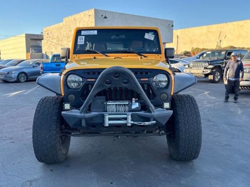 Used 2012 Jeep Wrangler Unlimited Rubicon w/ Connectivity Group image 8