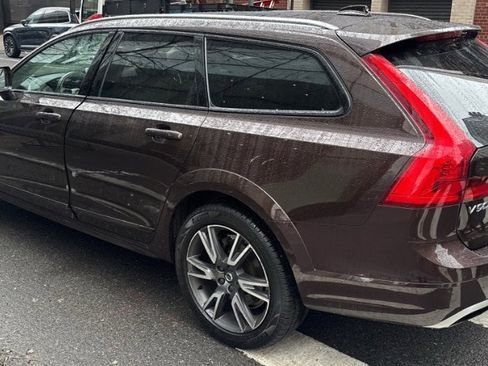 Used 2017 Volvo V90 T6 Cross Country image 5