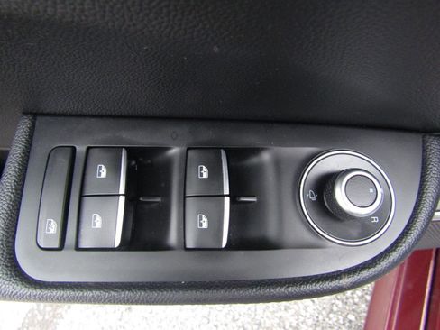 Used 2019 Alfa Romeo Giulia AWD w/ Cold Weather Package image 11