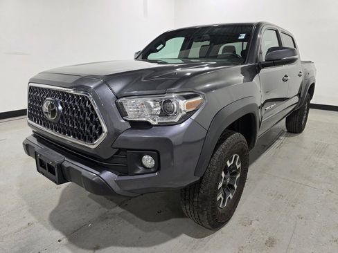 Used 2019 Toyota Tacoma TRD Off-Road image 2