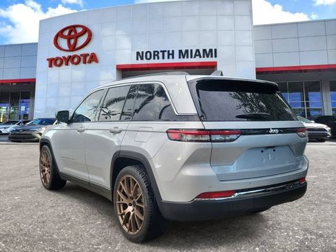 Used 2025 Jeep Grand Cherokee Limited RWD image 3