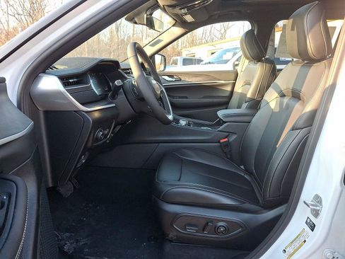 New 2025 Jeep Grand Cherokee Limited w/ MOPAR Finishing Package image 10