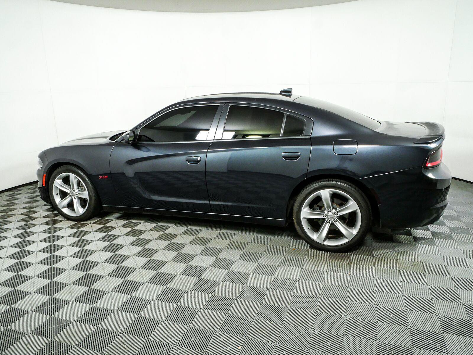 Used 2018 Dodge Charger R/T RWD image 28