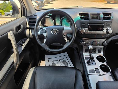 Used 2012 Toyota Highlander SE w/ Tow Pkg FWD image 15
