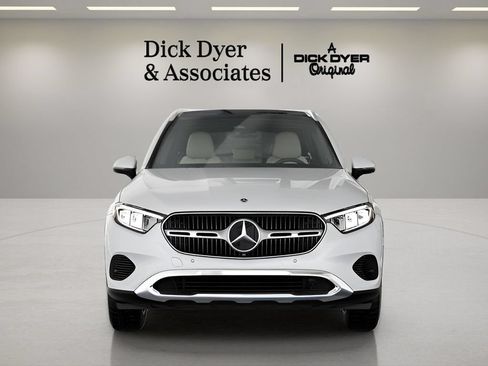 Used 2026 Mercedes-Benz GLC 300 image 2