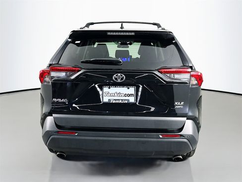 Used 2023 Toyota RAV4 XLE Premium image 6