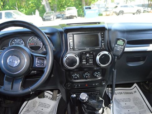 Used 2012 Jeep Wrangler Unlimited Sahara w/ Connectivity Group AWD/4WD image 16