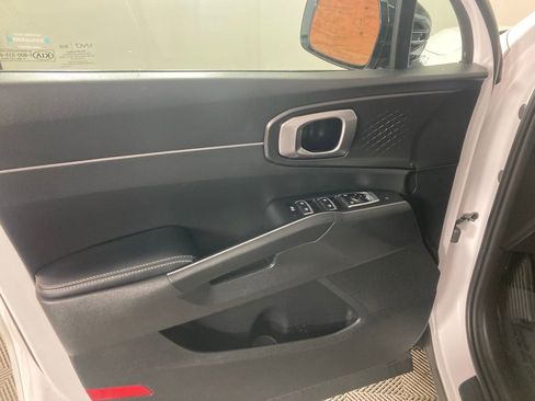 Used 2021 Kia Sorento S w/ Panoramic Sunroof Package image 11