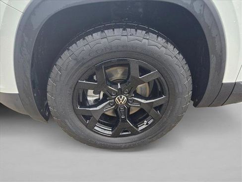 Used 2024 Volkswagen Atlas Peak Edition SE AWD/4WD image 11