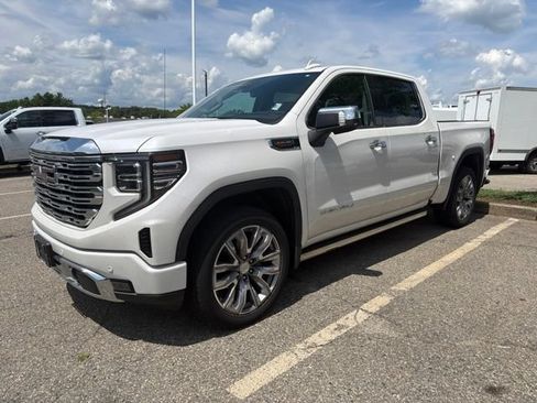 Used 2024 GMC Sierra 1500 Denali w/ Denali Reserve Package AWD/4WD image 1