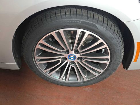 Used 2018 BMW 530e xDrive w/ Premium Package 2 AWD/4WD image 9