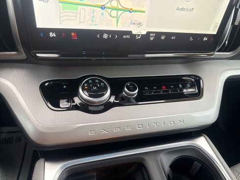 Used 2025 Ford Expedition Active image 27