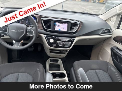 Certified 2023 Chrysler Voyager LX image 10