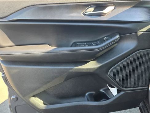 New 2025 Jeep Grand Cherokee Altitude image 14