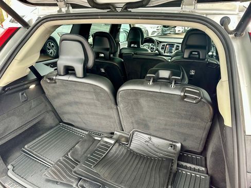 Used 2018 Volvo XC90 T6 Momentum w/ Convenience Package image 8