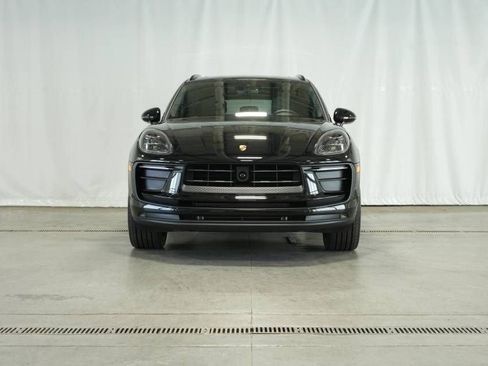 Certified 2025 Porsche Macan AWD/4WD image 10
